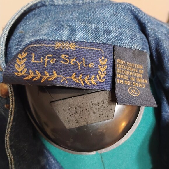 Life Style Woman's Jean Jacket rivets - Picture 10 of 10